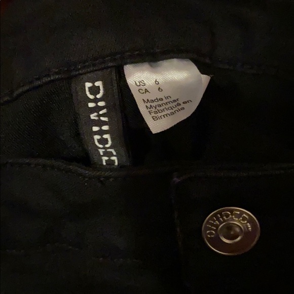 Cute black shorts . 💙 - Picture 3 of 3